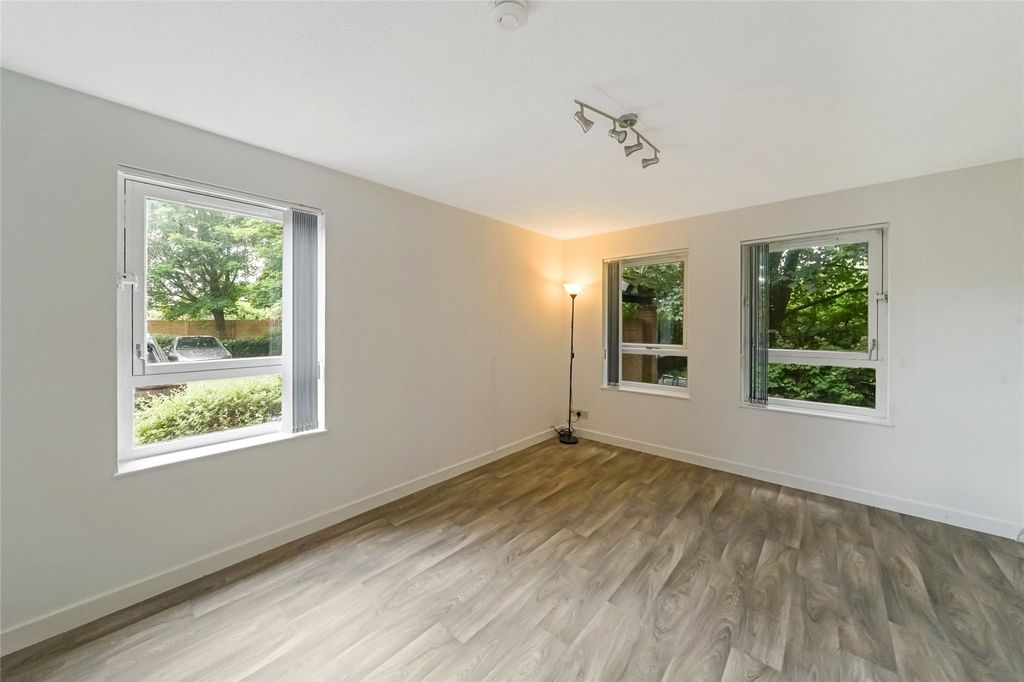 Property photo 2 of 19 Living/Dining Room