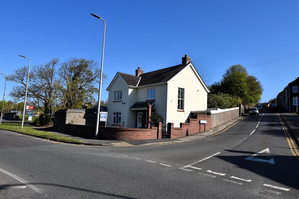Additional image 39 of 3 bed detached house for salePier Road, Pembroke Dock SA72
