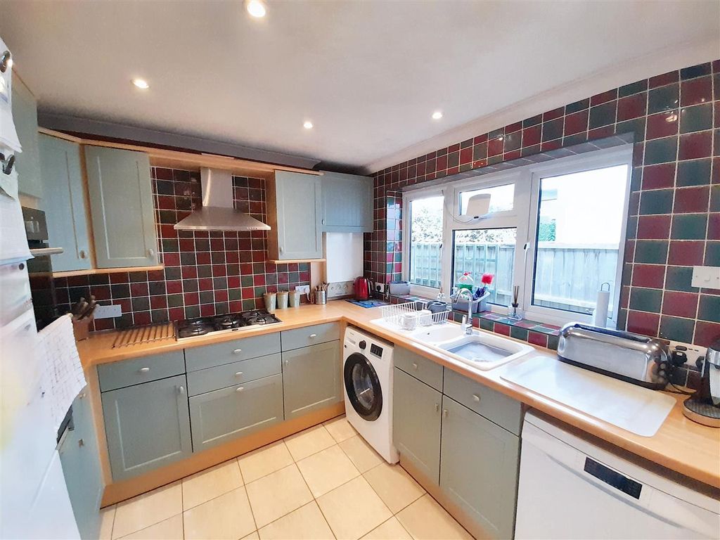 Property photo 2 of 12 Kitchen