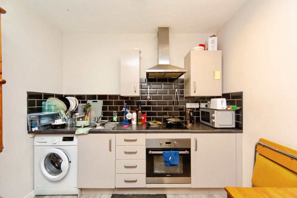 Property photo 3 of 12