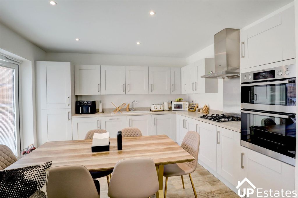 Property photo 3 of 17 Kitchen/ Diner