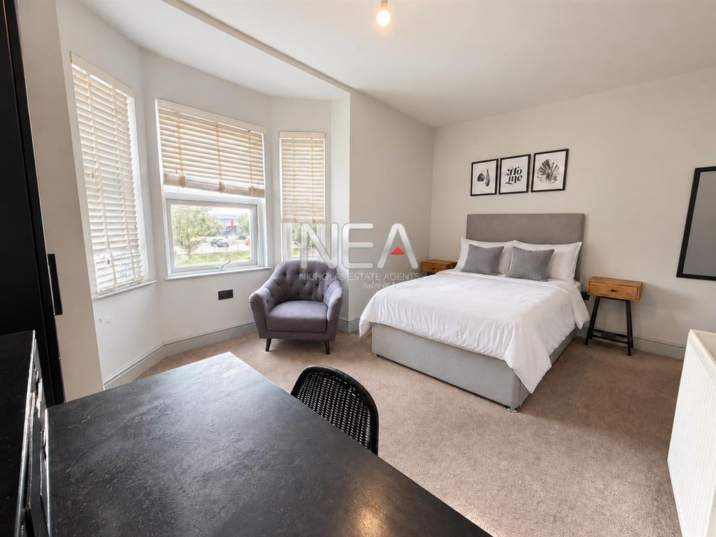 Property photo 2 of 11 Room Five