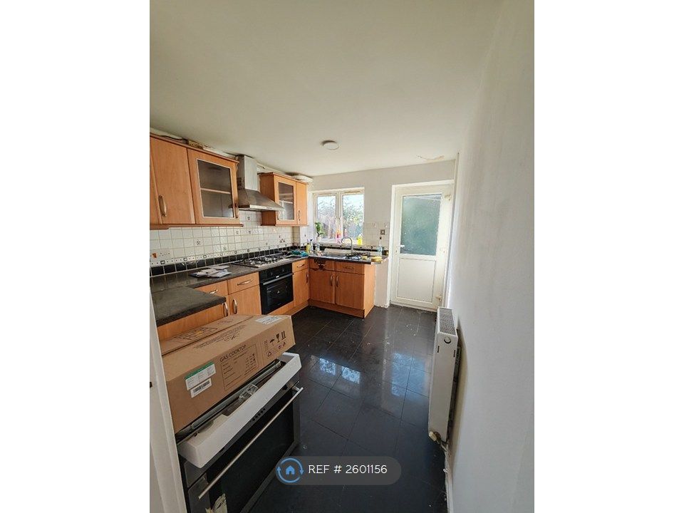Property photo 3 of 27 Kitchen