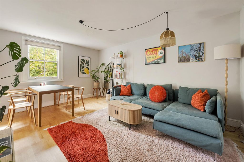 Property photo 2 of 22 Mildmay Road, N1