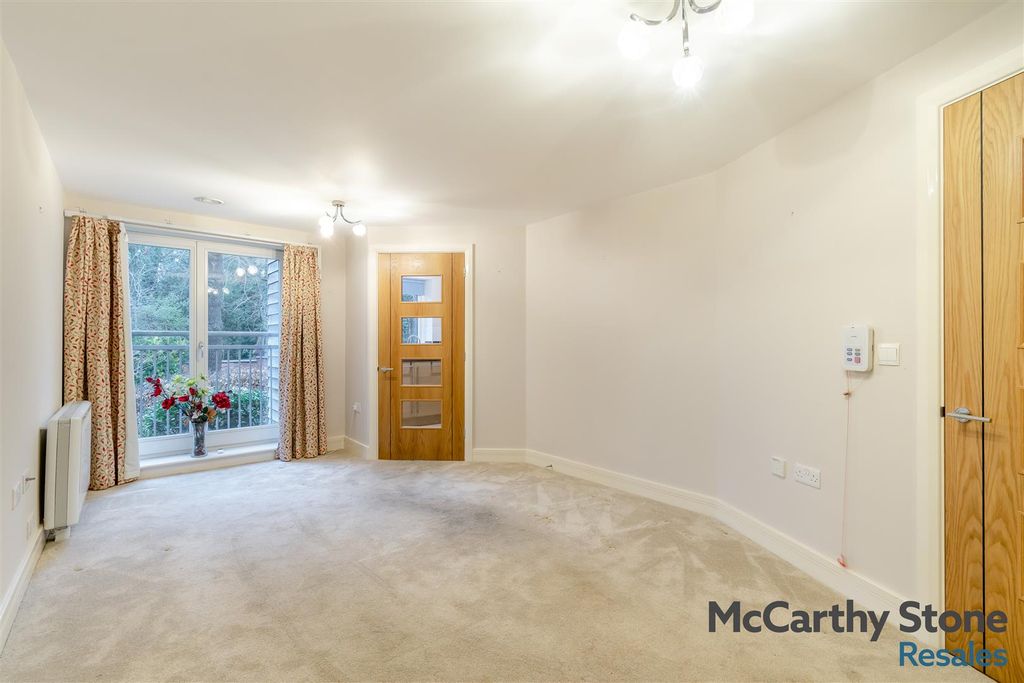 Property photo 2 of 18 8676949-Interior16.Jpg