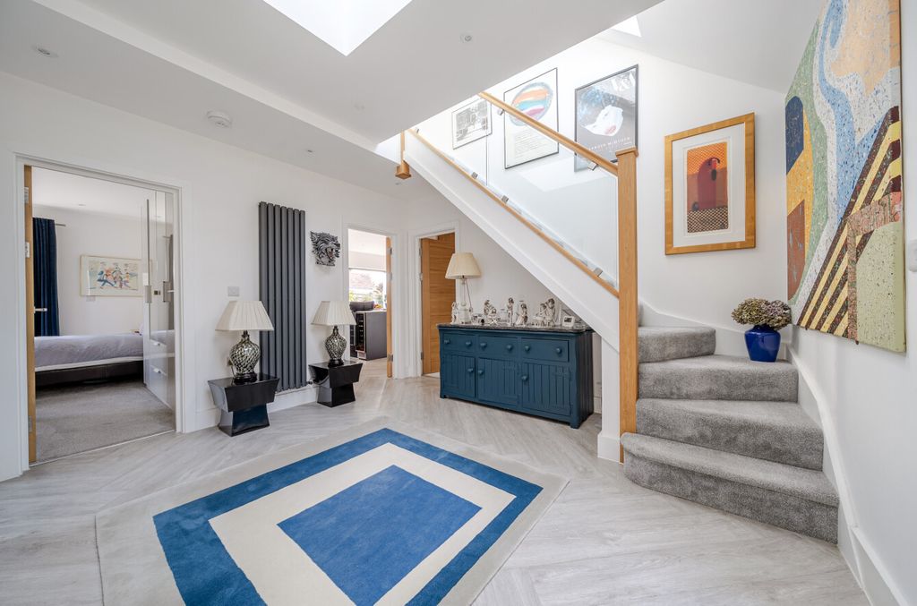 Property photo 2 of 14 1521140-10-6Aa95A...