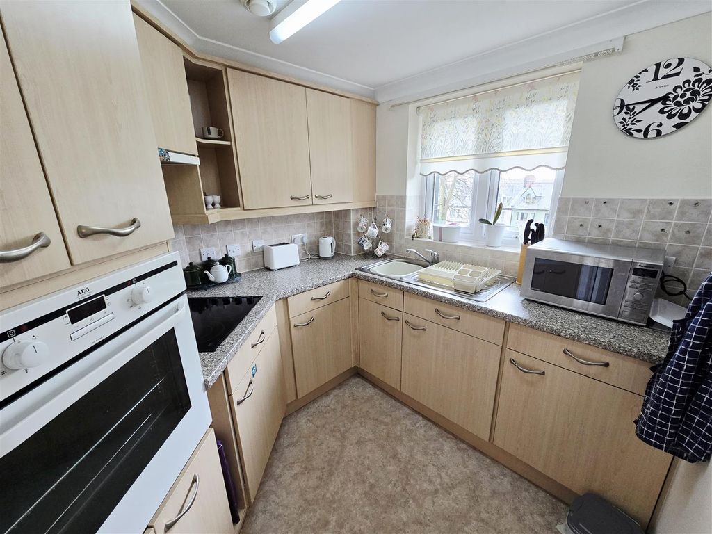 Additional image 5 of 1 bed flat for saleManaton Court, Launceston PL15