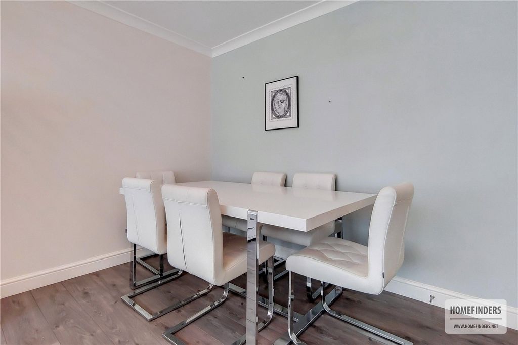 Property photo 3 of 8 Picture 3