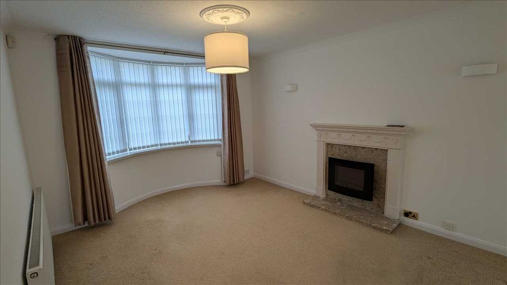 Property photo 3 of 12 Lounge
