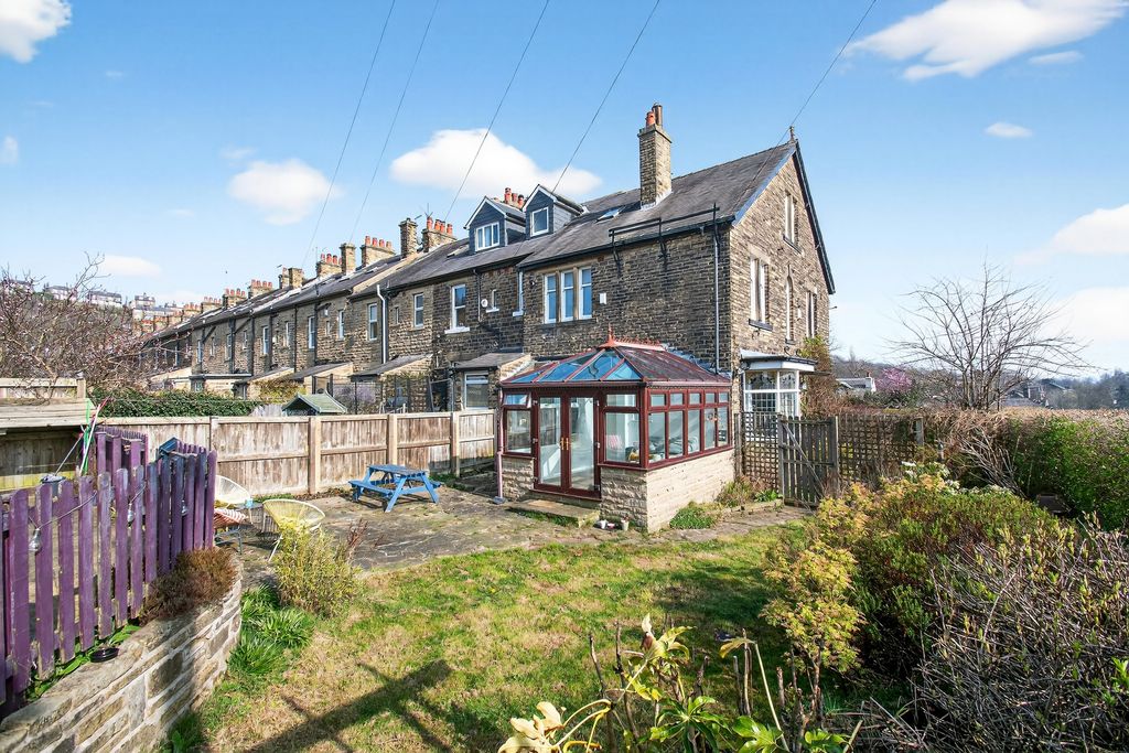 Property photo 3 of 32