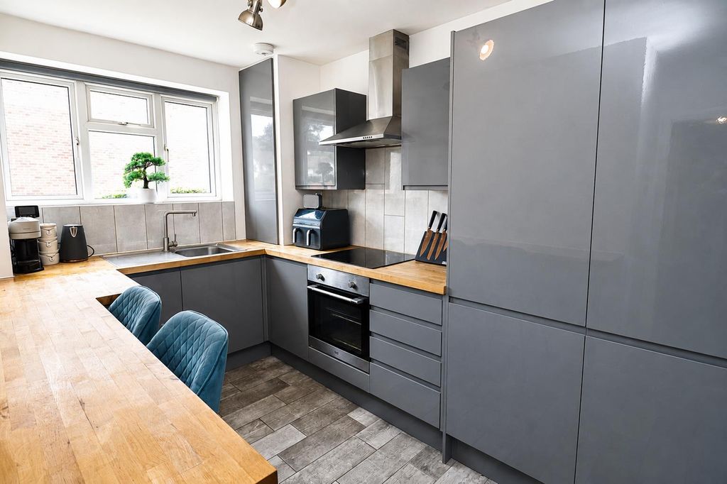 Property photo 3 of 19 Kitchen/Breakfast Room