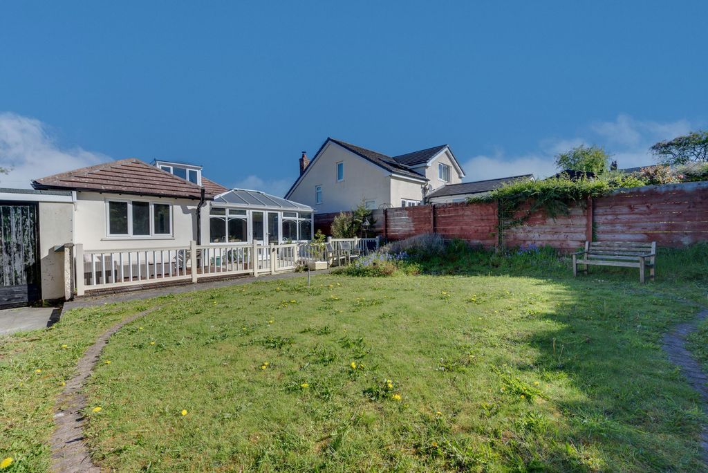 Property photo 2 of 27