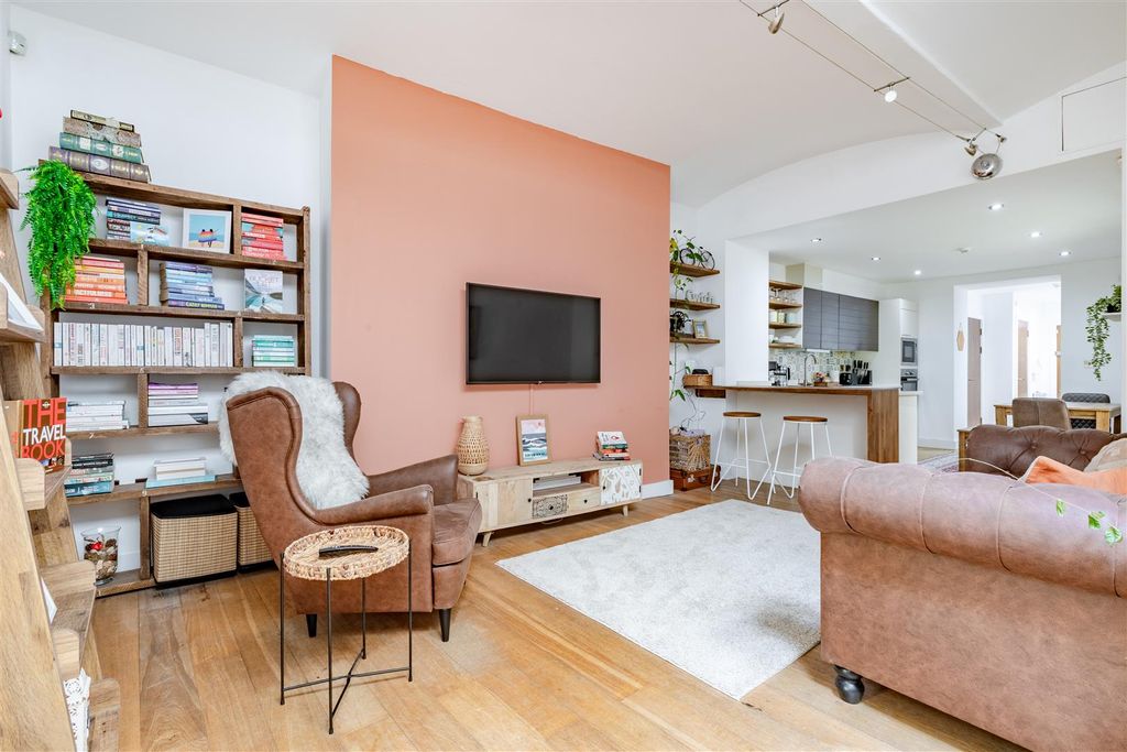 Property photo 2 of 16 Reception