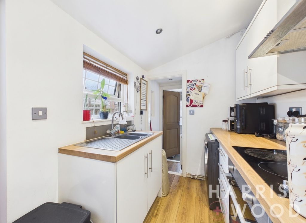Property photo 2 of 10 4887674