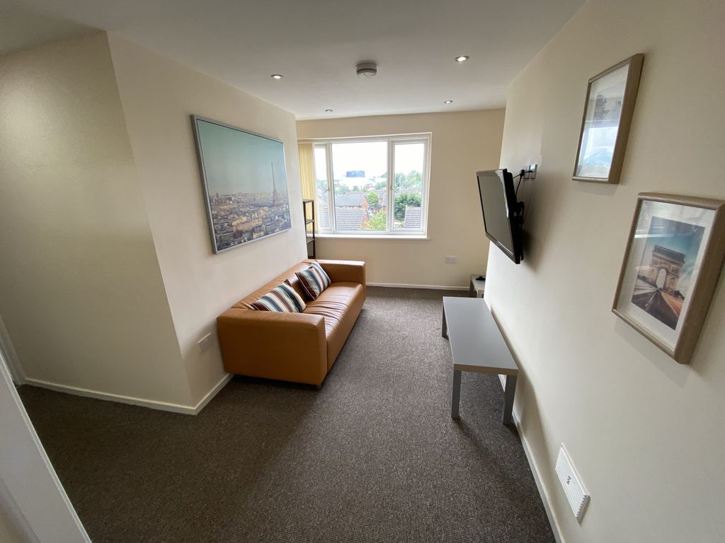 Property photo 1 of 6 Living Room