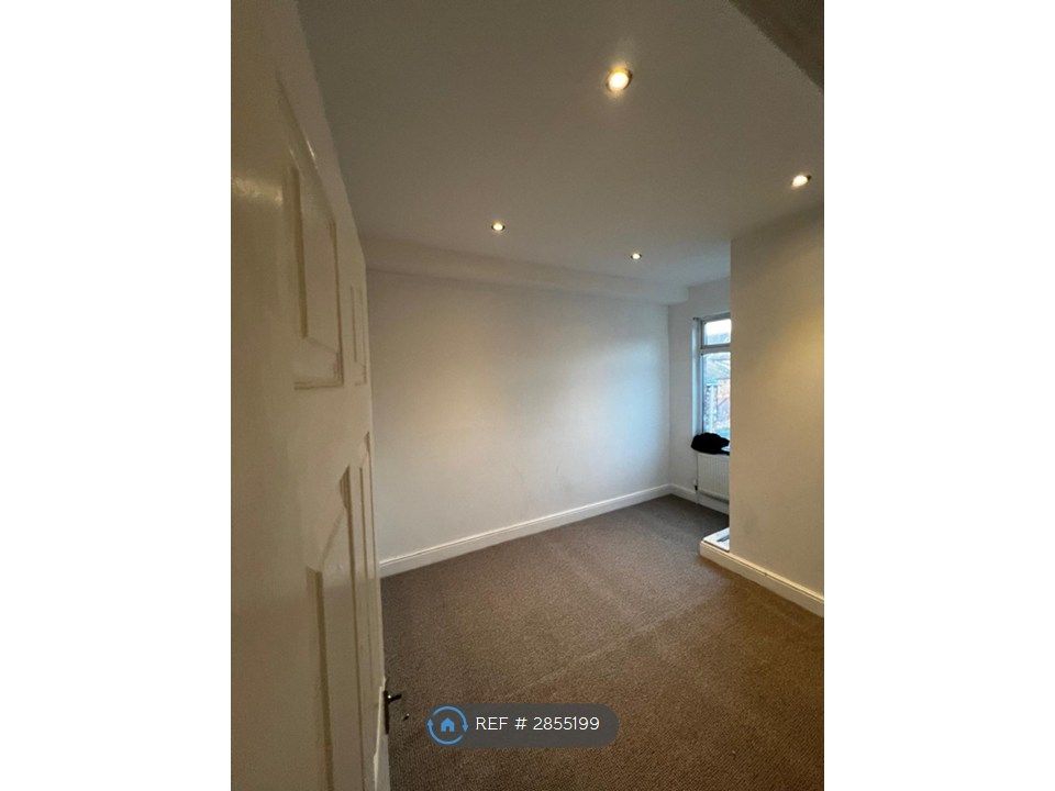 Property photo 3 of 11 Bedroom 1