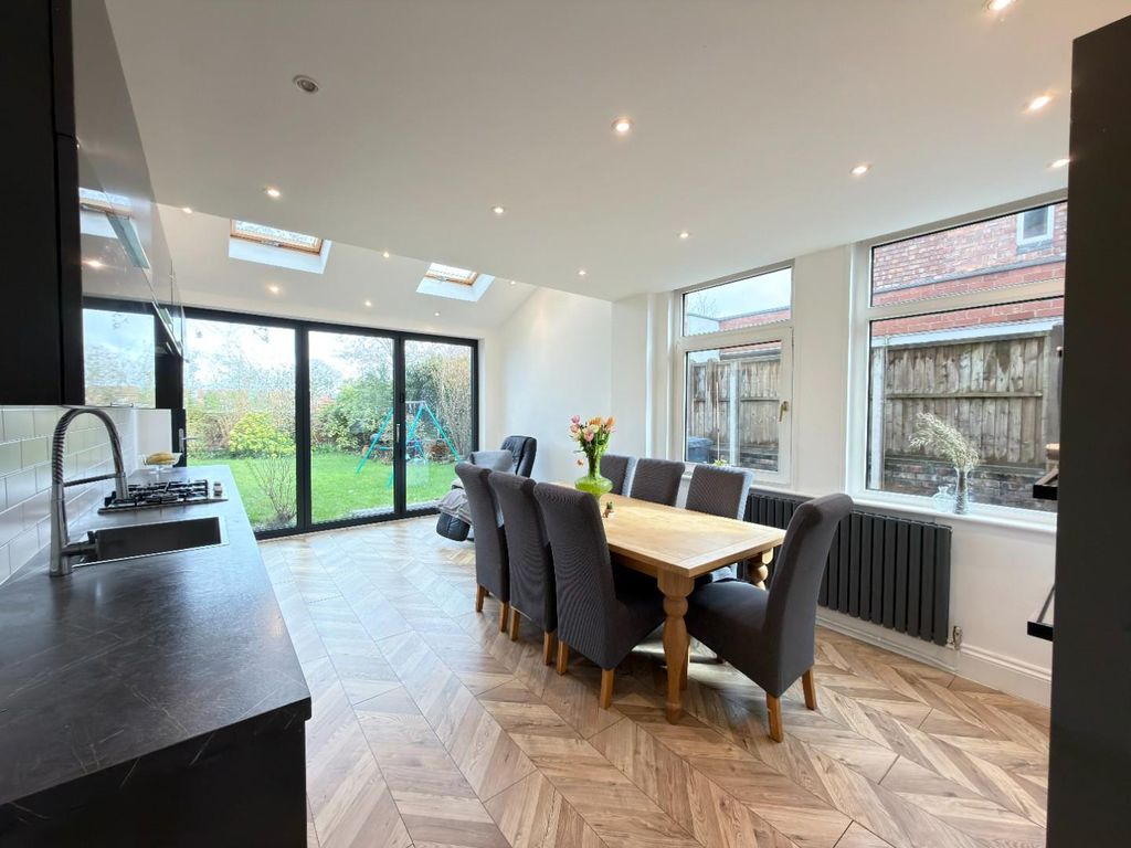Property photo 2 of 37