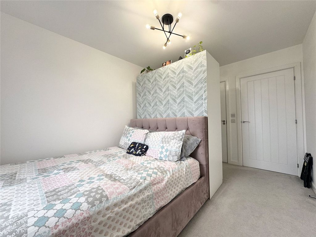 Additional image 4 of 2 bed flat for saleMoorfield Place, Farnborough, Hampshire GU14