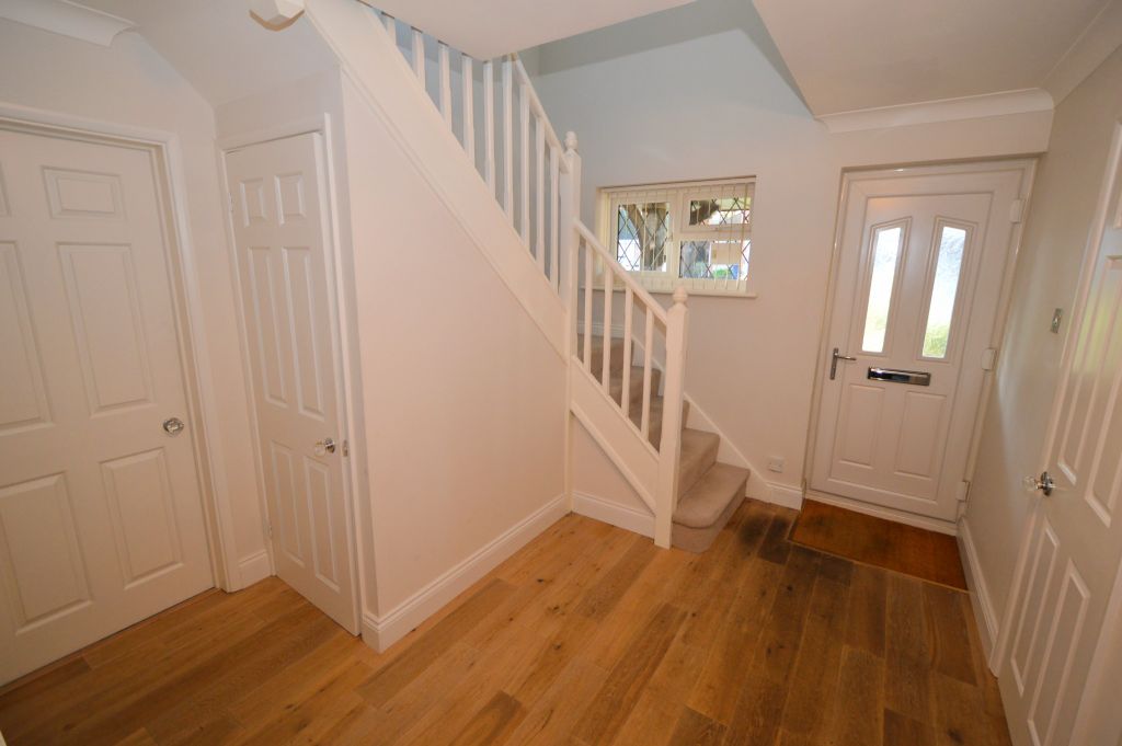 Property photo 2 of 21 Spacious Hall