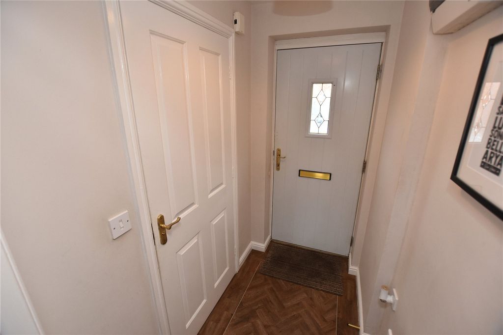 Property photo 2 of 21 Hallway