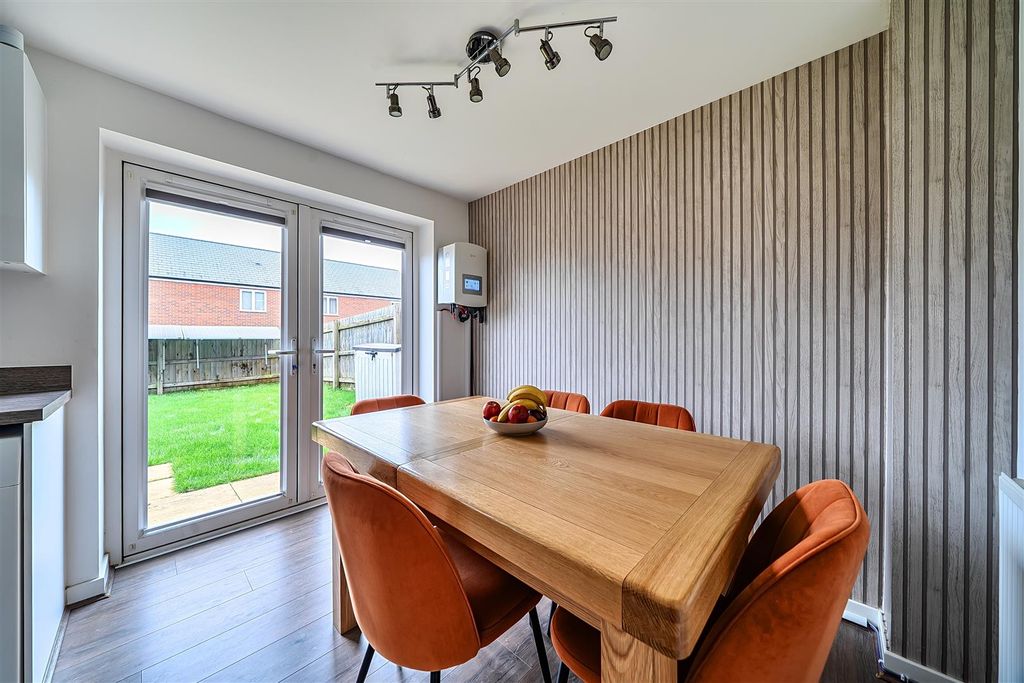 Property photo 3 of 14 Dining Area