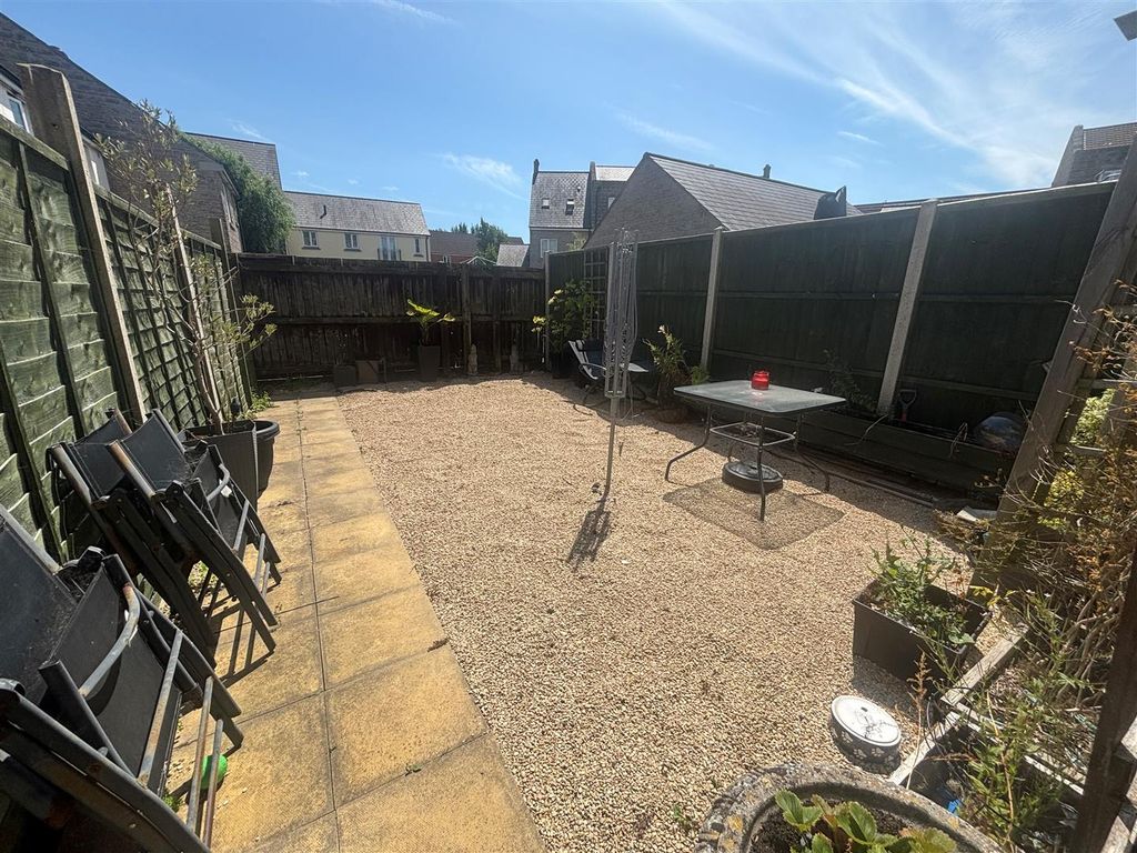 Property photo 3 of 21 Reat Garden