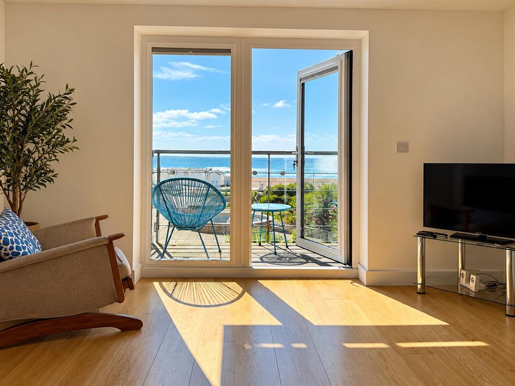 Property photo 3 of 14 254C5329-C6C1-4Fe9-A7A1-82F0A82663Be.Png