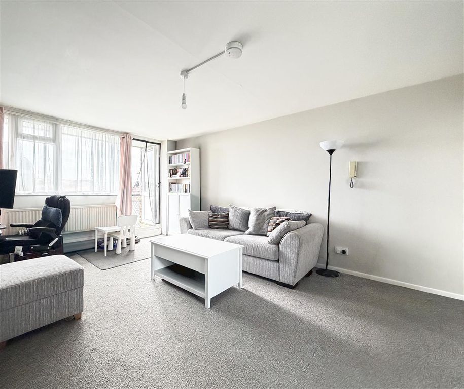 Property photo 3 of 12