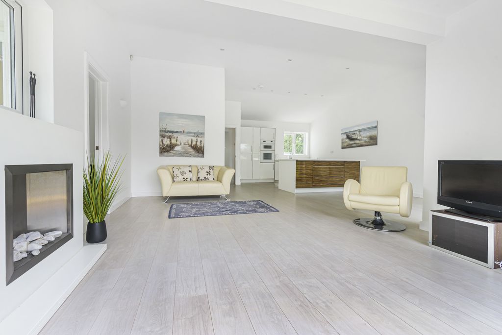 Property photo 3 of 24 856074 (1).Jpg