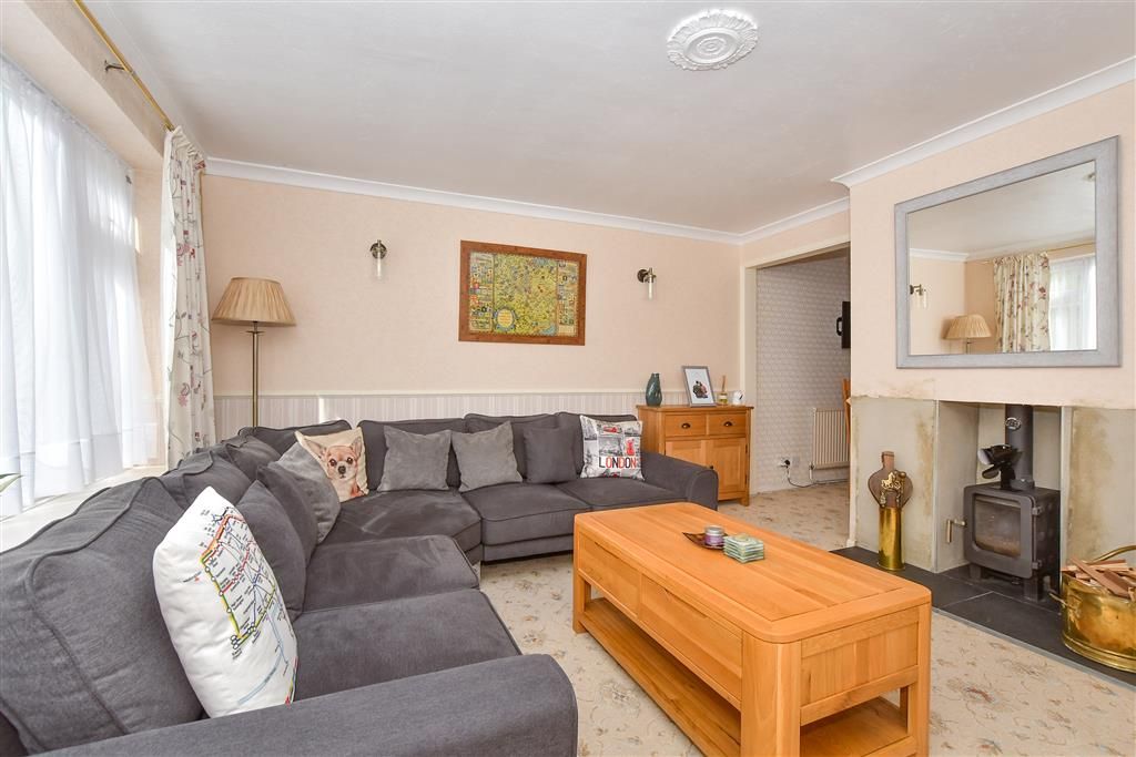 Property photo 3 of 11 Lounge