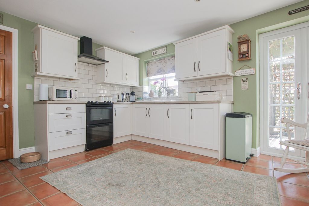 Property photo 3 of 21 4818022