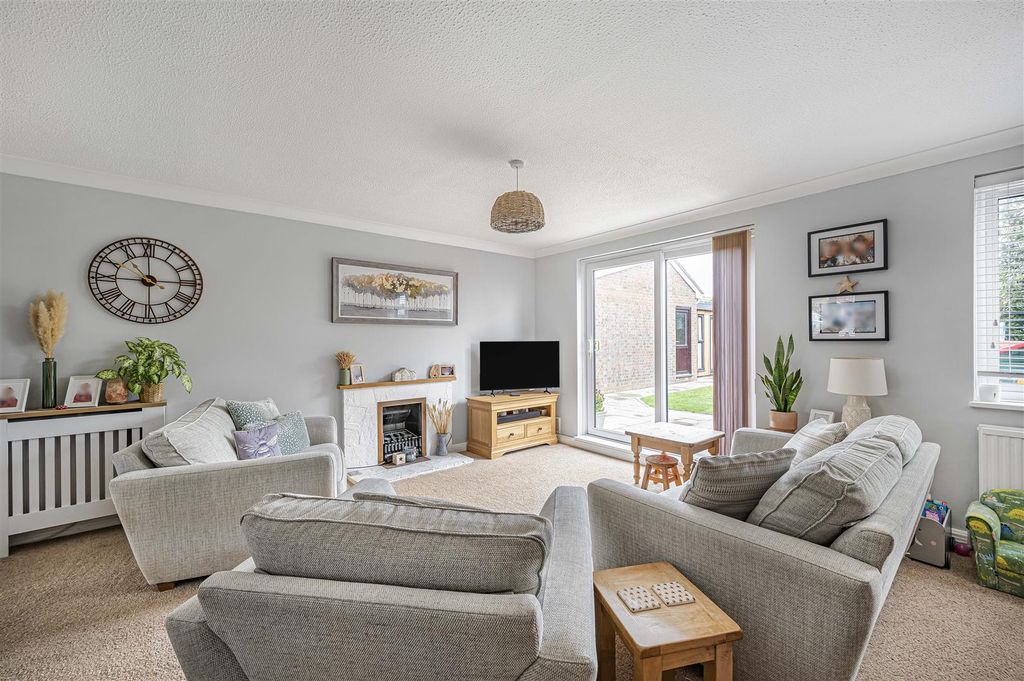 Property photo 3 of 25 Living Room