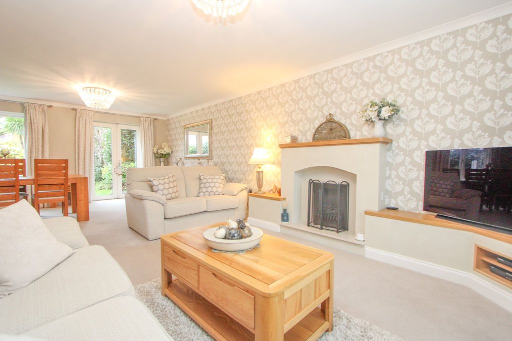 Property photo 2 of 32