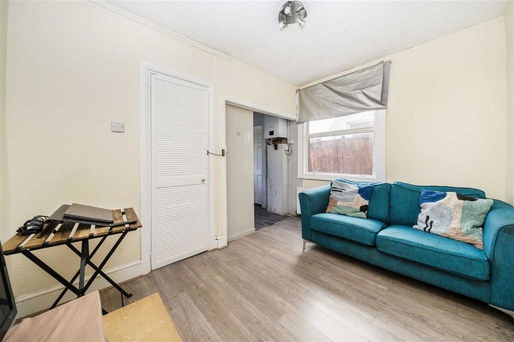Property photo 2 of 6