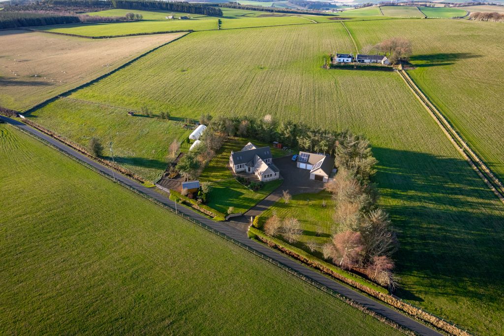 Property photo 2 of 20