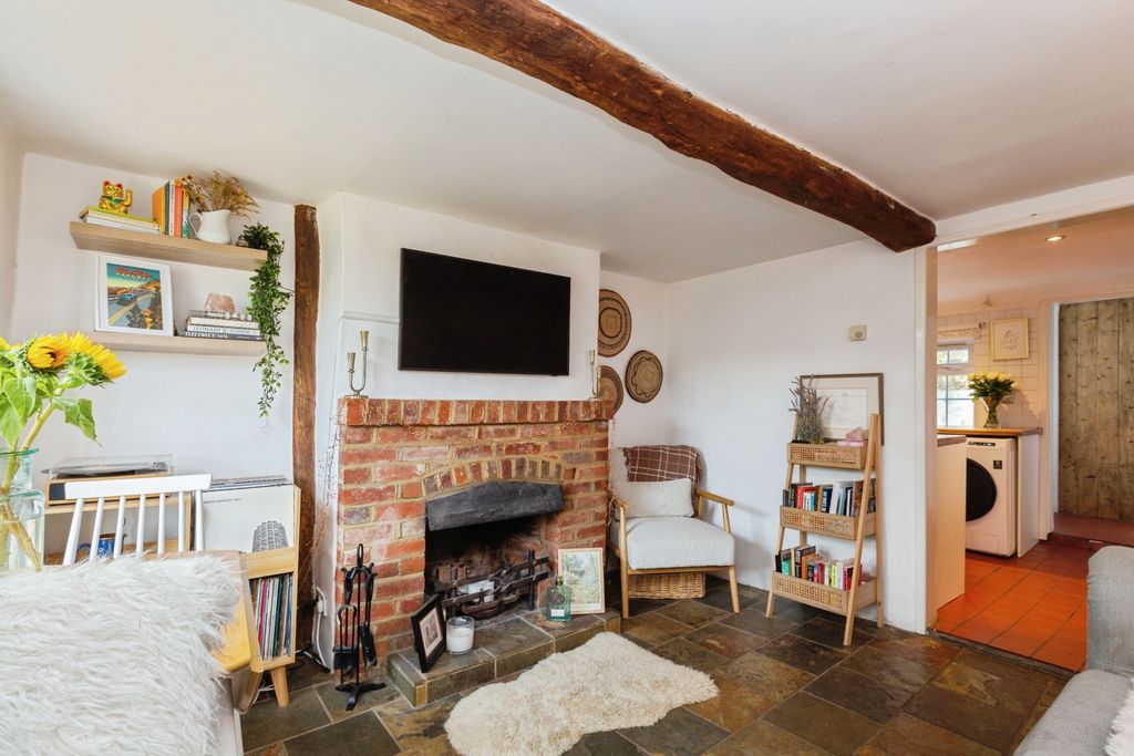 Property photo 3 of 17 2026-08-26-89Wycombelanewooburngreenhighwycombehp100Hj-1932256-6508