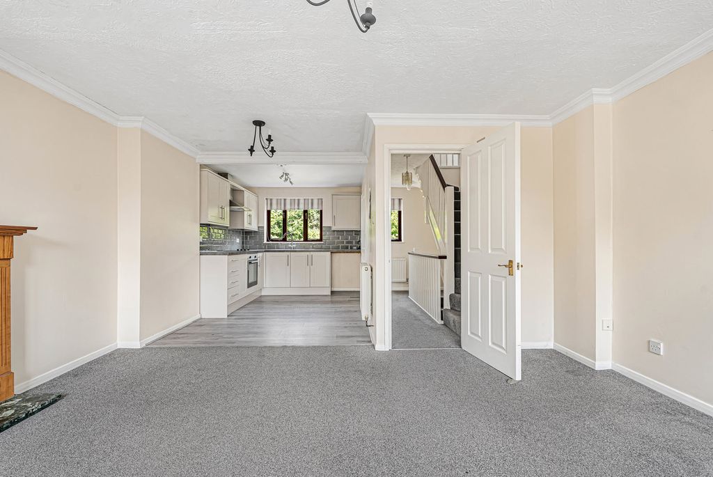 Property photo 3 of 14 Kitchen Sitting Room