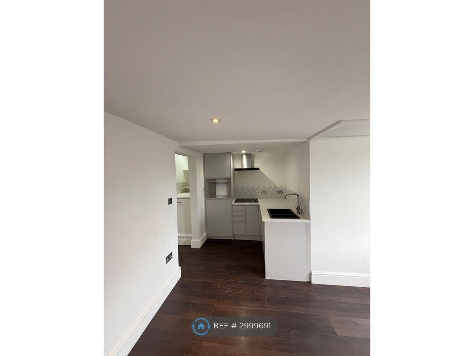 Property photo 3 of 7 Kitchen