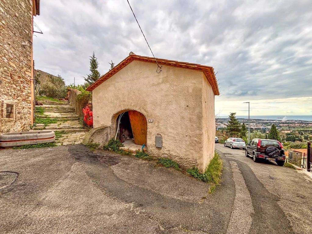 Property photo 3 of 8