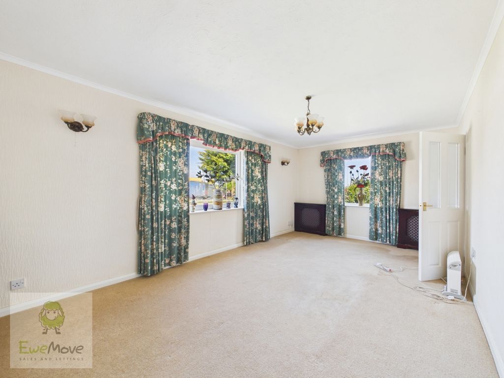 Property photo 3 of 16 Living Room
