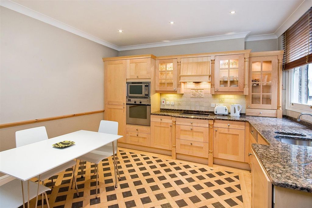 Property photo 3 of 7 Kitchen