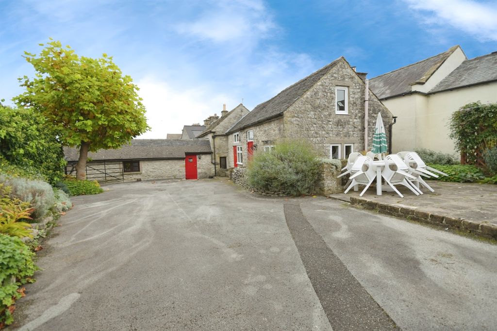 Property photo 2 of 17