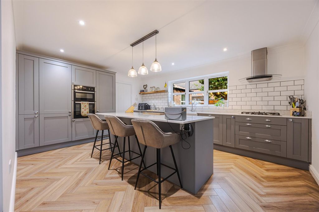 Property photo 2 of 34 Kitchen Diner