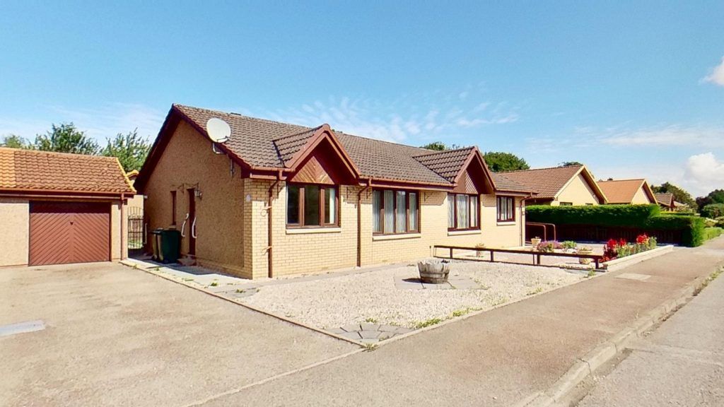 Property photo 1 of 11