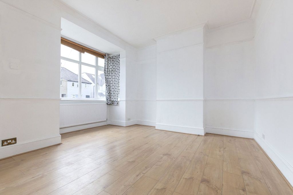 Property photo 2 of 17 Picture No. 01