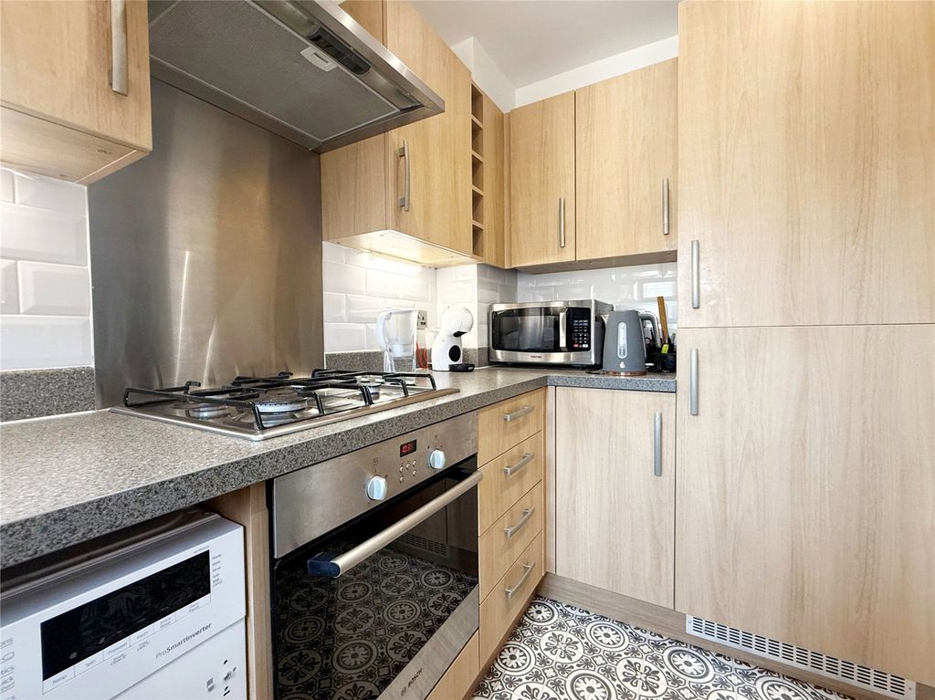 Property photo 3 of 16 Picture No. 11