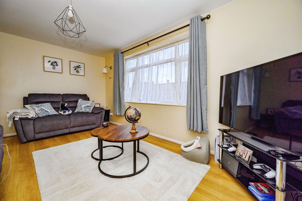 Property photo 3 of 9