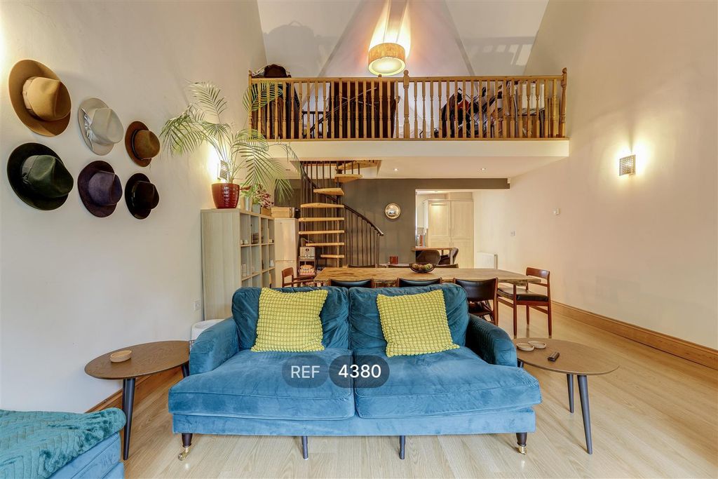 Property photo 2 of 15 Living/Diningroom