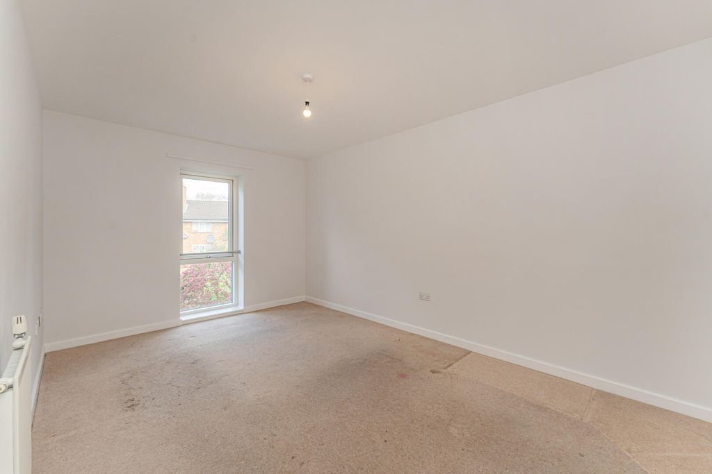 Property photo 2 of 21 Living Room