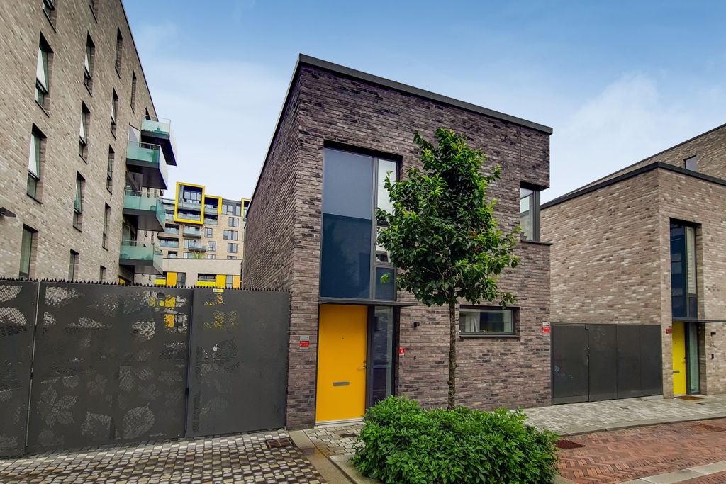 Property photo 3 of 20 0_Exterior-0